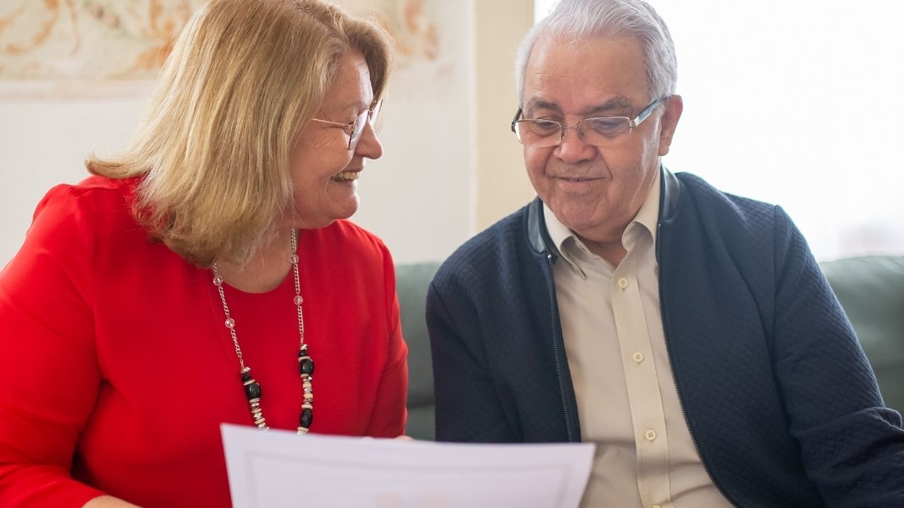 લાંબા સમય સુધી પેન્શન ન નીકળવાથી કેટલીક વખત ડિપાર્ટમેન્ટ એવું માની લે છે કે,વ્યક્તિ હવે જીવીત નથી. ત્યારે પેન્શન રોકવામાં આવી શકે છે પરંતુ પૈસા પરત લેવામાં આવતા નથી. આ રકમ તમારા ખાતામાં જ રહે છે. ત્યારબાદ તમે ક્લેમ કરી શકો છો.