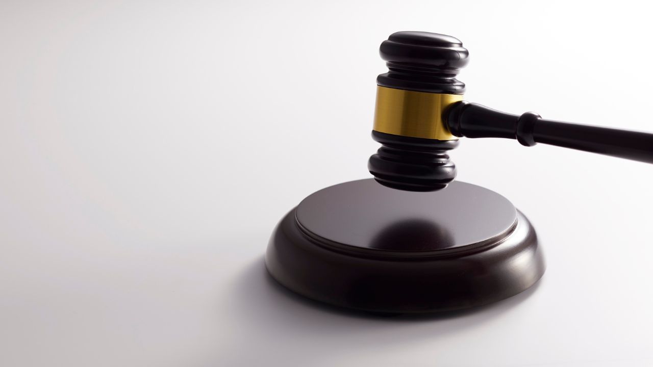 જો તમે ઈચ્છો તો grievance.pmjay.gov.in વેબસાઈટ પર જઈ ઓનલાઈન ફરિયાદ દાખલ કરી શકો છો. તમારે ફરિયાદ માટે કેટલીક જાણકારી આપવી પડશે. કાર્ડ નંબર,નામ અને હોસ્પિટલનું નામ