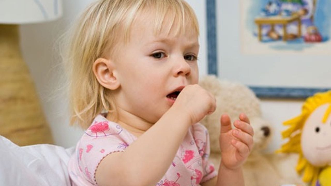 આને કેવી રીતે અટકાવવું?: બાળકને ભીના કપડાં ન પહેરાવો. તરત જ તેને સૂકા અને સ્વચ્છ કપડાં પહેરાવો. બાળકની જગ્યા સૂકી, સ્વચ્છ અને ગરમ રાખો. બાળકને ભીડવાળી જગ્યાઓ અથવા ચેપગ્રસ્ત લોકોથી દૂર રાખો. સ્તનપાન ચાલુ રાખો તે રોગપ્રતિકારક શક્તિને મજબૂત બનાવે છે. બાળકની ત્વચાને સૂકી રાખો, સમયાંતરે ડાયપર બદલો.