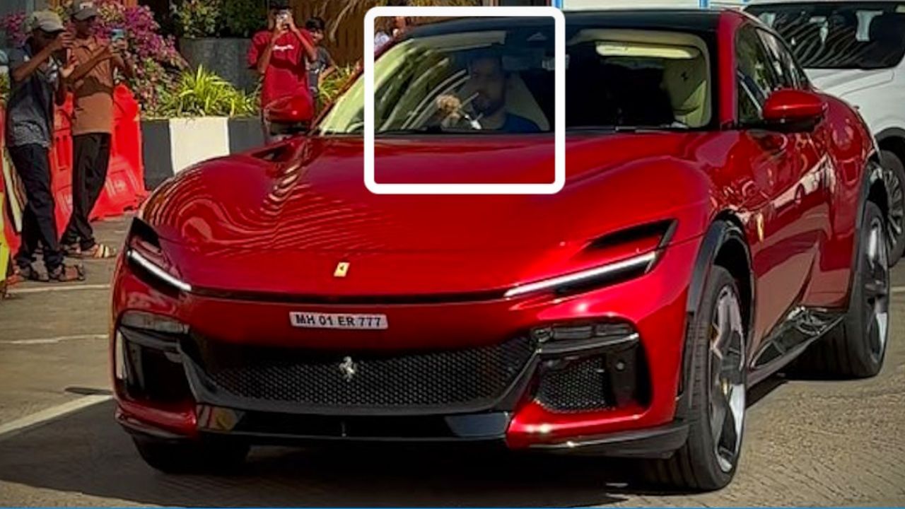 આકાશ અંબાણીની ફેરારી: મુકેશ અંબાણીના પુત્ર આકાશ અંબાણી ઘણીવાર ફેરારીની પહેલી SUV, પુરોસાંગુ સાથે મુંબઈના રસ્તાઓ પર જોવા મળે છે. આ લક્ઝરી કારની કિંમત 12 કરોડ રૂપિયાથી વધુ છે.