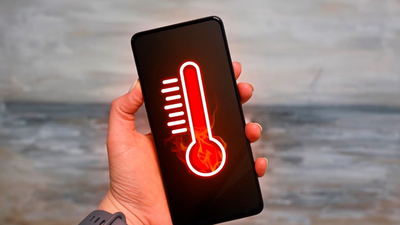ઓવરહિટીંગથી બચે: ફોનનો સતત ઉપયોગ તેને ગરમ થવાનું કારણ બની શકે છે. આથી તેને અઠવાડિયામાં એકવાર બંધ કરવામાં આવે તો ફોન ઠંડો પડે છે અને ઓવરહિટીંગની સમસ્યા ઓછી થાય છે.