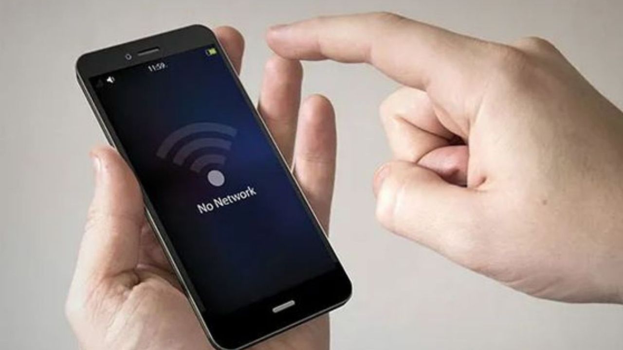 નવા કનેક્શન્સ અને નેટવર્ક સિગ્નલ: ફોન રીબૂટ કરવાથી નેટવર્ક અને સિગ્નલ પણ સુધરી શકે છે. ક્યારેક લાંબા સમય સુધી ચાલુ રહેવાને કારણે નેટવર્ક નબળું પડી જાય છે, પરંતુ તેને ફરીથી બંધ અને ચાલુ કરવાથી નેટવર્ક સિગ્નલ મજબૂત બની શકે છે.