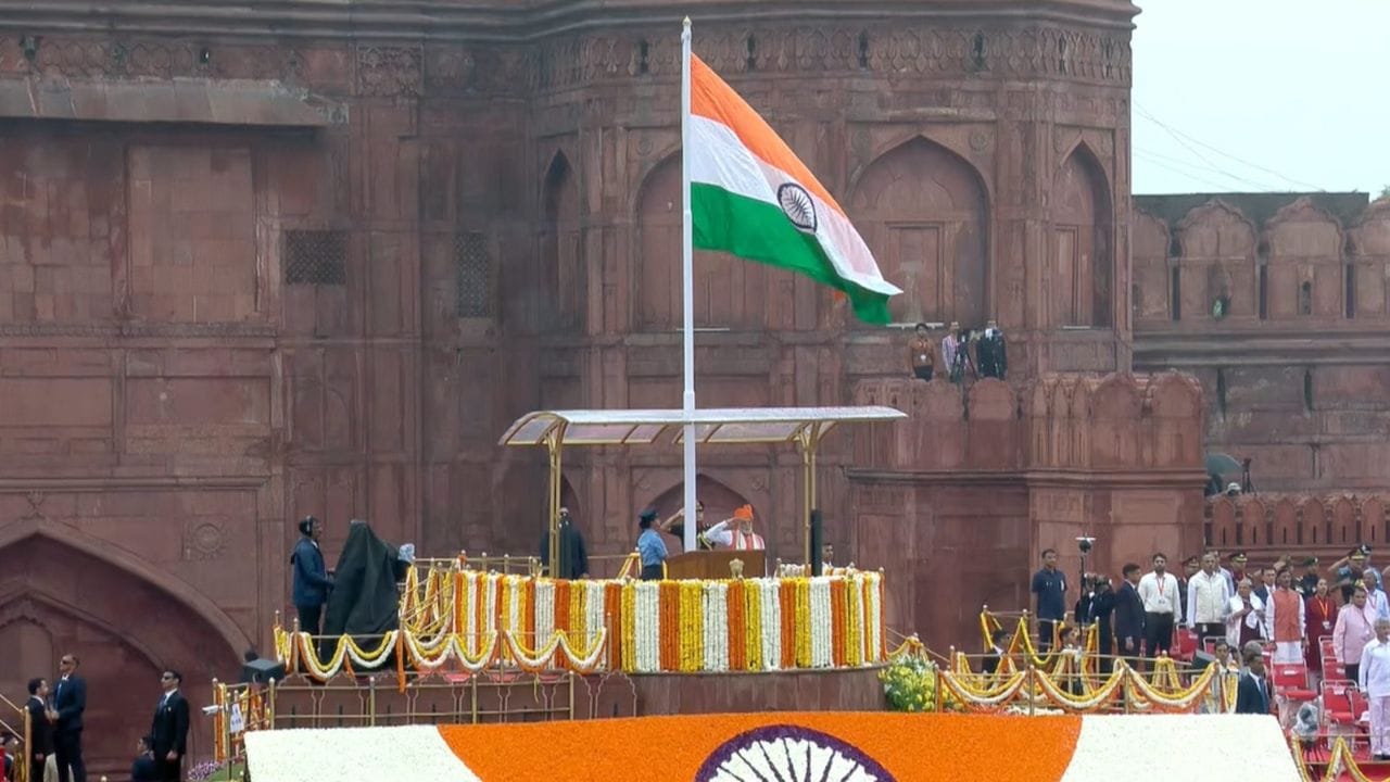 પ્રધાનમંત્રી નરેન્દ્ર મોદીએ કહ્યું કે GSTમાં સુધારાનો લાભ સામાન્ય લોકોને મળશે. આનાથી લોકો દ્વારા ચૂકવવામાં આવતા કરમાં ઘટાડો થશે. ખાસ કરીને નાના વ્યવસાયો અને MSME ક્ષેત્રને આનો લાભ મળશે. આનાથી દૈનિક ઉપયોગની ચીજવસ્તુઓના ભાવ ઘટશે.