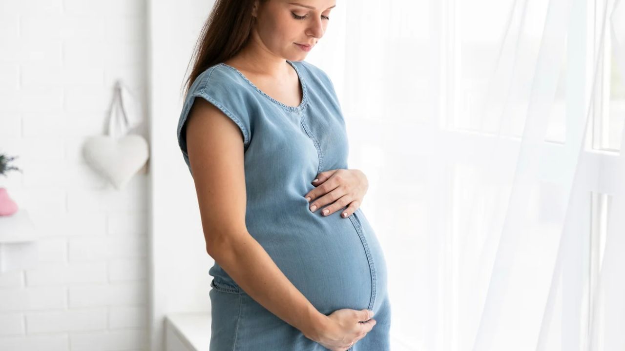 તણાવમુક્ત રહેવું મહત્વપૂર્ણ છે: ગર્ભાવસ્થા દરમિયાન સ્ત્રીઓને મોર્નિંગ સિકનેસની સમસ્યા હોય છે. તેઓ સુસ્ત અને નબળા પણ બની જાય છે. આવી સ્થિતિમાં તેમના માટે વધારાની કાળજી અને તણાવમુક્ત મન સાથે જીવવું જરૂરી છે. એવું માનવામાં આવે છે કે આ બધી સુવિધાઓ તેમના માતાના ઘરે મહિલાઓને મળી રહે છે.