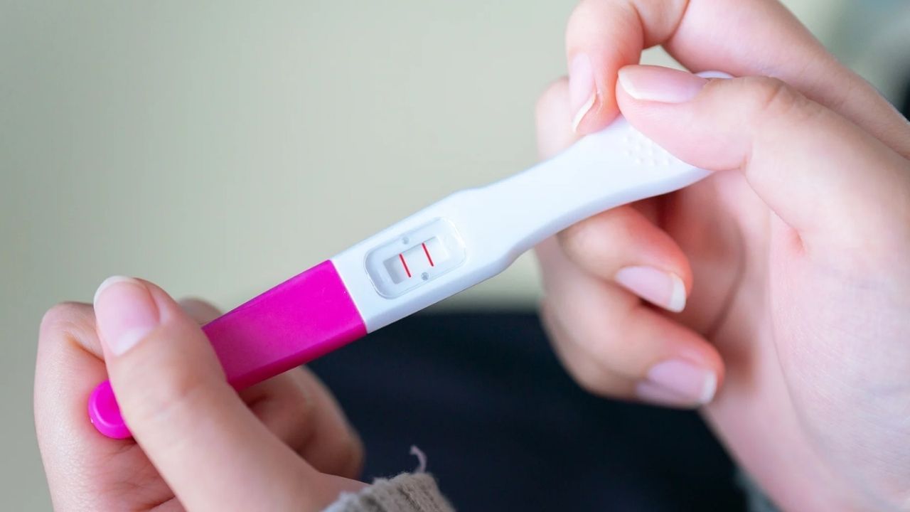 ગર્ભાવસ્થા પરિક્ષણ કીટ પણ એક OTC ઉત્પાદન છે. તે ખરીદવા માટે વ્યક્તિની ઉંમર મહત્વની નથી. તે સ્વાસ્થ્ય અને જાગૃતિ માટે એક સામાન્ય મેડિકલ ઉત્પાદન છે.