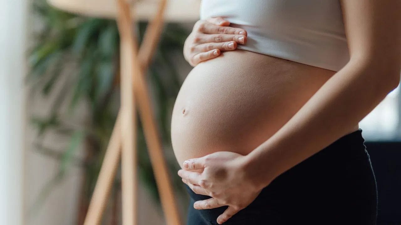 જન્મજાત ખામીઓ - નાના બાળકો દ્વારા વધુ પડતા ડિઓડોરન્ટનો ઉપયોગ વહેલા તરુણાવસ્થા તરફ દોરી શકે છે. સગર્ભા સ્ત્રીઓએ ડિઓડોરન્ટનો ઉપયોગ ટાળવો જોઈએ કારણ કે તે અજાત બાળકમાં જન્મજાત ખામીઓનું કારણ બની શકે છે.