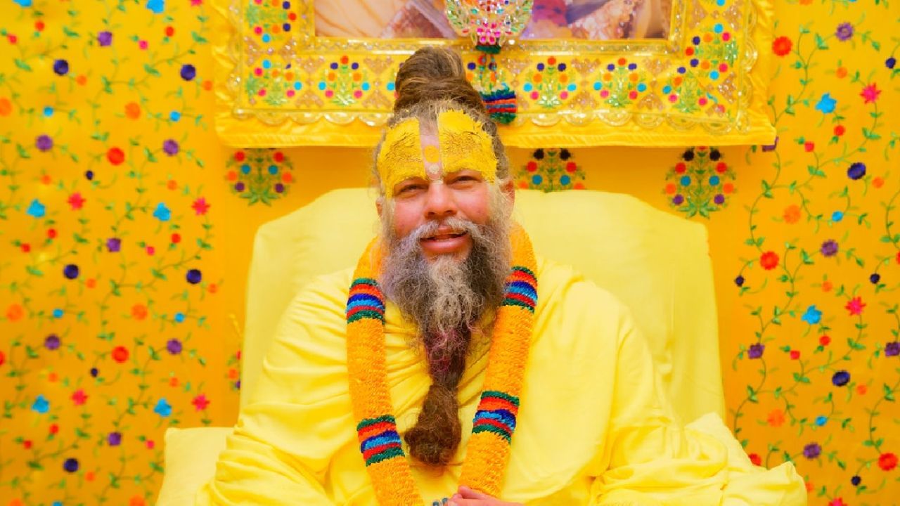 પ્રેમાનંદ મહારાજના મતે, ઘોડાની નાળની વીંટી ન પહેરવી જોઈએ. તેમણે આ પાછળ એક ઊંડી વાત કહી છે કે ઘોડાના નાળની વીંટી પહેરીને તમે તમારા દુઃખથી કેવી રીતે છુટકારો મેળવી શકો છો જેને ખૂબ ત્રાસ આપવામાં આવ્યો હોય? જે વ્યક્તિ પોતે નાખુશ છે તે બીજાના દુ:ખને કેવી રીતે દૂર કરી શકે છે? આ રીતે, તેમણે લોકપ્રિય માન્યતાને સંપૂર્ણપણે નકારી કાઢી હતી કે ઘોડાની નાળની વીંટી પહેરવાથી શનિ દોષથી રાહત મળે છે.