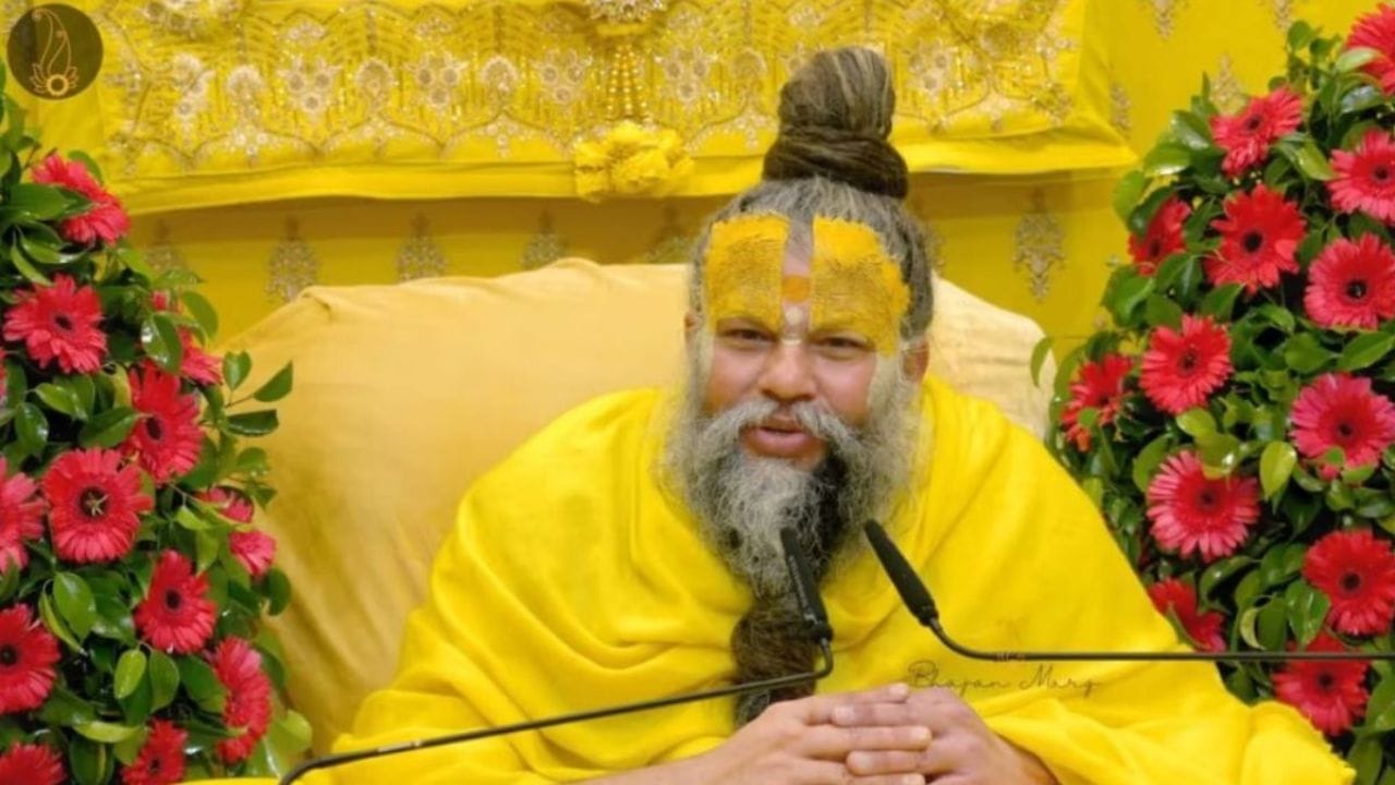 હિંદુ ધર્મમાં, લોકો ગ્રહોના પ્રભાવ અને તેમની સાથે સંકળાયેલા દુ:ખથી છુટકારો મેળવવા માટે ઘણા ઉપાયો કરે છે. ખાસ કરીને શનિદેવ સાથે સંકળાયેલા દુ:ખથી બચવા માટે, ઘોડાની નાળને શુભ અને શક્તિશાળી માનવામાં આવે છે. આ જ કારણ છે કે ઘણા લોકો શનિદેવની સાડેસાતી અથવા ઢૈય્યાથી છુટકારો મેળવવા માટે ઘોડાની નાળની વીંટી પહેરે છે અથવા તેમના ઘરના મુખ્ય પ્રવેશદ્વાર પર ઘોડાની નાળ લટકાવતા હોય છે. પરંતુ શું તે ખરેખર જીવનની સમસ્યાઓ દૂર કરે છે? પ્રખ્યાત સંત પ્રેમાનંદ જી મહારાજે આ પ્રશ્ન પર લોકોની શંકાઓનું નિરાકરણ કર્યું છે.