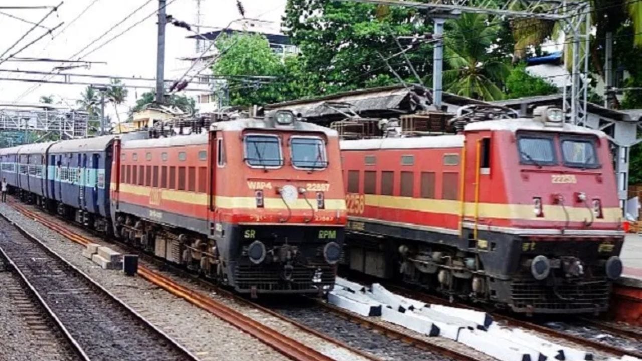 તેમણે જણાવ્યું હતું કે, 13 થી 26 ઓક્ટોબર દરમિયાન મુસાફરી કરનારા અને 17 નવેમ્બરથી 1 ડિસેમ્બર દરમિયાન પાછા ફરનારા મુસાફરોને રિટર્ન ટિકિટ પર 20% ડિસ્કાઉન્ટ આપવામાં આવશે.