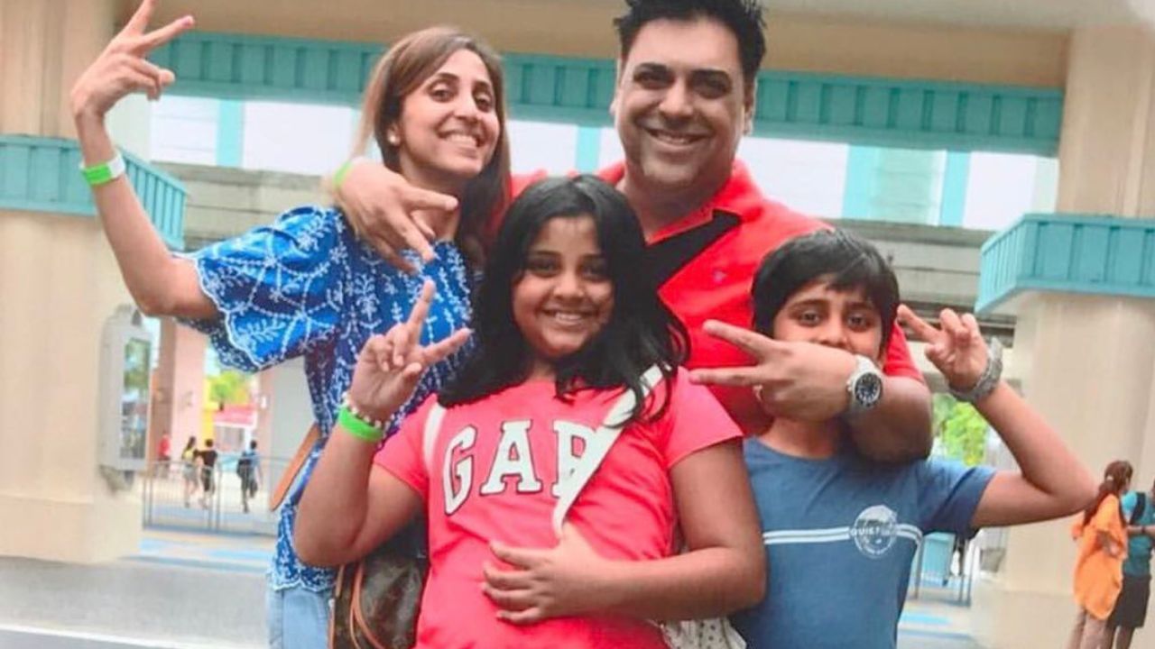 રામ કપૂર 2000માં "ઘર એક મંદિર" ના સેટ પર અભિનેત્રી ગૌતમી ગાડગીલને મળ્યા હતા. બે વર્ષ ડેટિંગ કર્યા પછી આ દંપતીએ 14 ફેબ્રુઆરી 2003ના રોજ લગ્ન કર્યા. તેઓ બે બાળકોના માતાપિતા છે.