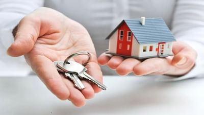 સરકારે GST સ્લેબ ઘટાડીને 5% અને 18% કરવાનો પ્રસ્તાવ મૂક્યો છે. આનાથી સિમેન્ટ અને ટાઇલ્સ જેવી બાંધકામ સામગ્રી સસ્તી થશે. હવે આ સામગ્રી સસ્તી થશે તો ઘરની કિંમત પર પણ અસર પડશે. 