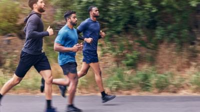 હૃદય અને ફેફસાંનું સ્વાસ્થ્ય સુધરે છે: દોડવાથી હૃદયના ધબકારા વધે છે અને લોહીનું પરિભ્રમણ સુધરે છે. આનાથી હૃદય મજબૂત બને છે અને હૃદય સંબંધિત રોગોનું જોખમ ઘટે છે. ફેફસાંની કાર્યક્ષમતા પણ વધે છે, જેથી શ્વાસ લેવાની ક્ષમતામાં સુધારો થાય છે.