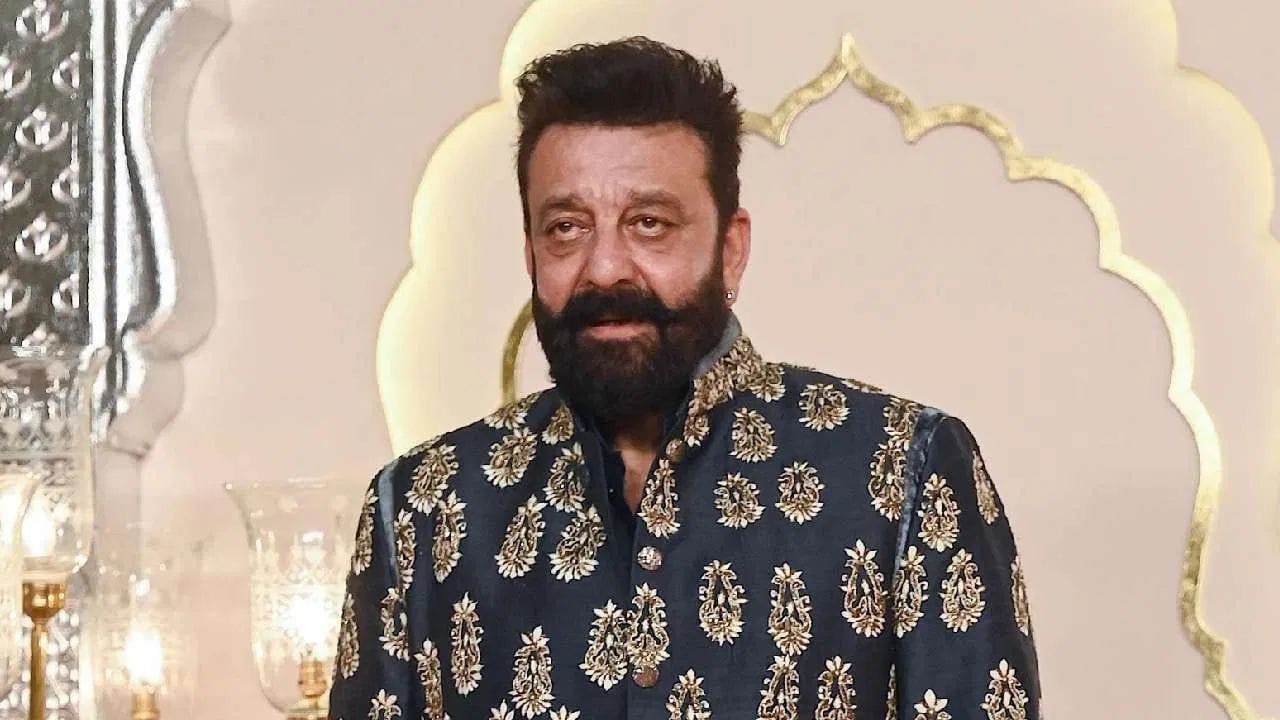 લગ્ન પછી સંજય દત્તે એકસાથે ઘણી ફિલ્મો સાઇન કરી અને શૂટિંગમાં વ્યસ્ત થઈ ગયો. આ કારણે તે રિયાને સમય આપી શક્યો નહીં. આનાથી તેમની વચ્ચે અંતર વધ્યું અને દસ વર્ષના લગ્નજીવન પછી વર્ષ 2008 માં તેમના છૂટાછેડા થઈ ગયા. આ સંબંધ તૂટવા માટે સંજયને જવાબદાર ઠેરવવામાં આવ્યો, જેના કારણે તે લોકોની નજરમાં વિલન બની ગયો. બીજીબાજુ કેટલાક લોકો માને છે કે, જ્યારે સંજય દત્ત માન્યતાની નજીક આવી રહ્યો હતો, ત્યારે રિયા ટેનિસ ખેલાડી લિએન્ડર પેસને ડેટ કરી રહી હતી. આ કારણે બંને અલગ થઈ ગયા અને છૂટાછેડા માટે અરજી કરી.