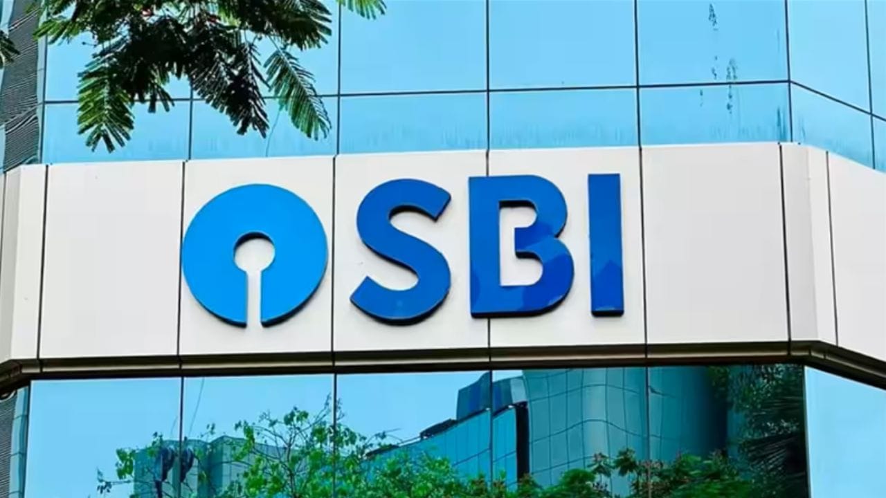 હોમ લોન પ્રોસેસિંગ ફી: SBI હોમ લોન પર 0.35% પ્રોસેસિંગ ફી (GST વધારા) વસૂલ કરે છે, જેની લઘુત્તમ મર્યાદા રૂ. 2,000 અને મહત્તમ મર્યાદા રૂ. 10,000 છે.