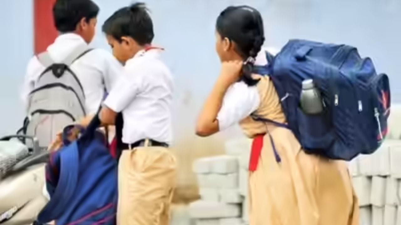 (Disclaimer: જો તમારી પાસે કોઈ ચોક્કસ કેસ હોય તો કાનૂની નિષ્ણાત (વકીલ) ની સલાહ લેવી સલાહભર્યું છે. અહીં આપેલી માહિતી ફક્ત કોર્ટના નિર્ણયો અને કલમોને આધારે આપવામાં આવી છે. તમારે કોઈ કેસ માટે જાણવું હોય તો યોગ્ય વકીલની સલાહ લઈ શકો છો.)(All Image Symbolic)