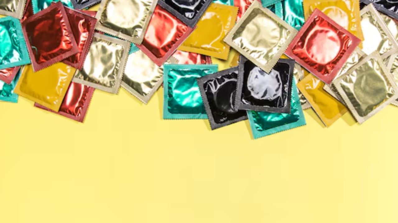 જાગૃતિ મહત્વપૂર્ણ છે. જેથી યુવાનો યોગ્ય નિર્ણયો લઈ શકે. કોન્ડોમ ખરીદવું એ શરમજનક બાબત નથી, પરંતુ તમારી ઉંમર અનુસાર યોગ્ય નિર્ણયો લેવા મહત્વપૂર્ણ છે. કાયદો તમારી સલામતી માટે છે. તેથી યોગ્ય માહિતી હોવી એ સૌથી મોટી સુરક્ષા છે.