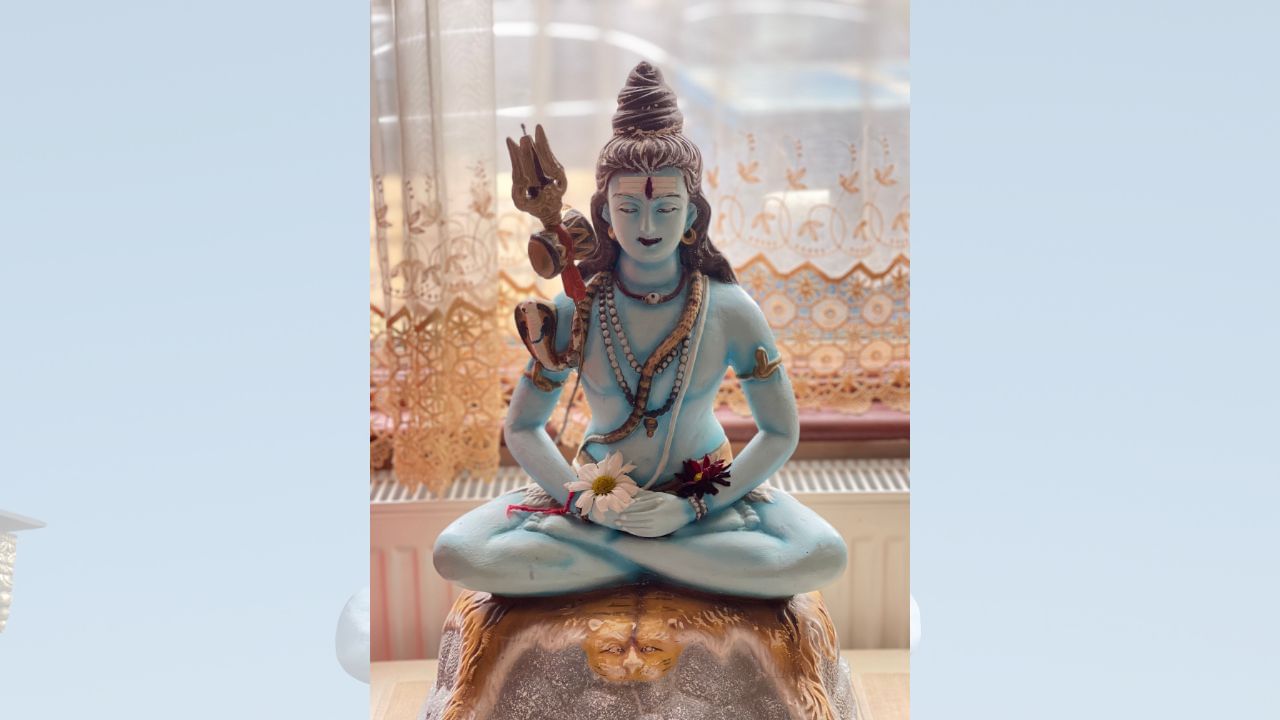 જેમ શંખનાદથી નવી ઊર્જાનો સંચાર થાય છે, તેમ ડમરુના નાદથી ઉત્પન્ન થતી ધ્વનિ તરંગો શરીરના વિવિધ અંગોમાં સકારાત્મક પ્રભાવ પહોંચાડે છે. (Credits: - Canva)