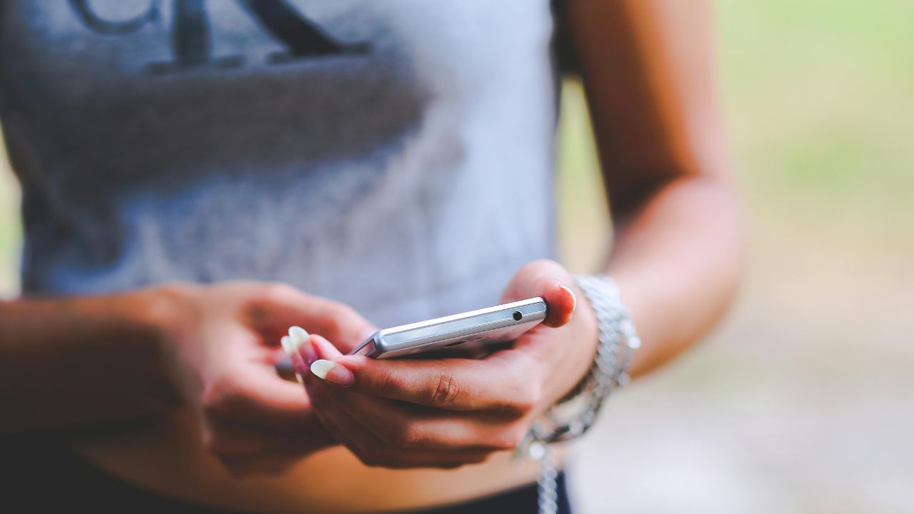 આ કામ કૉલ કરીને પણ કરી શકાય છે. જો તમે સત્તાવાર વેબસાઇટ પર જઈને ઉપર જણાવેલ પગલાંને અનુસરવા માંગતા નથી, તો તમે 1800-889-9999 પર કૉલ કરીને સિમ સસ્પેન્ડ પણ કરી શકો છો.