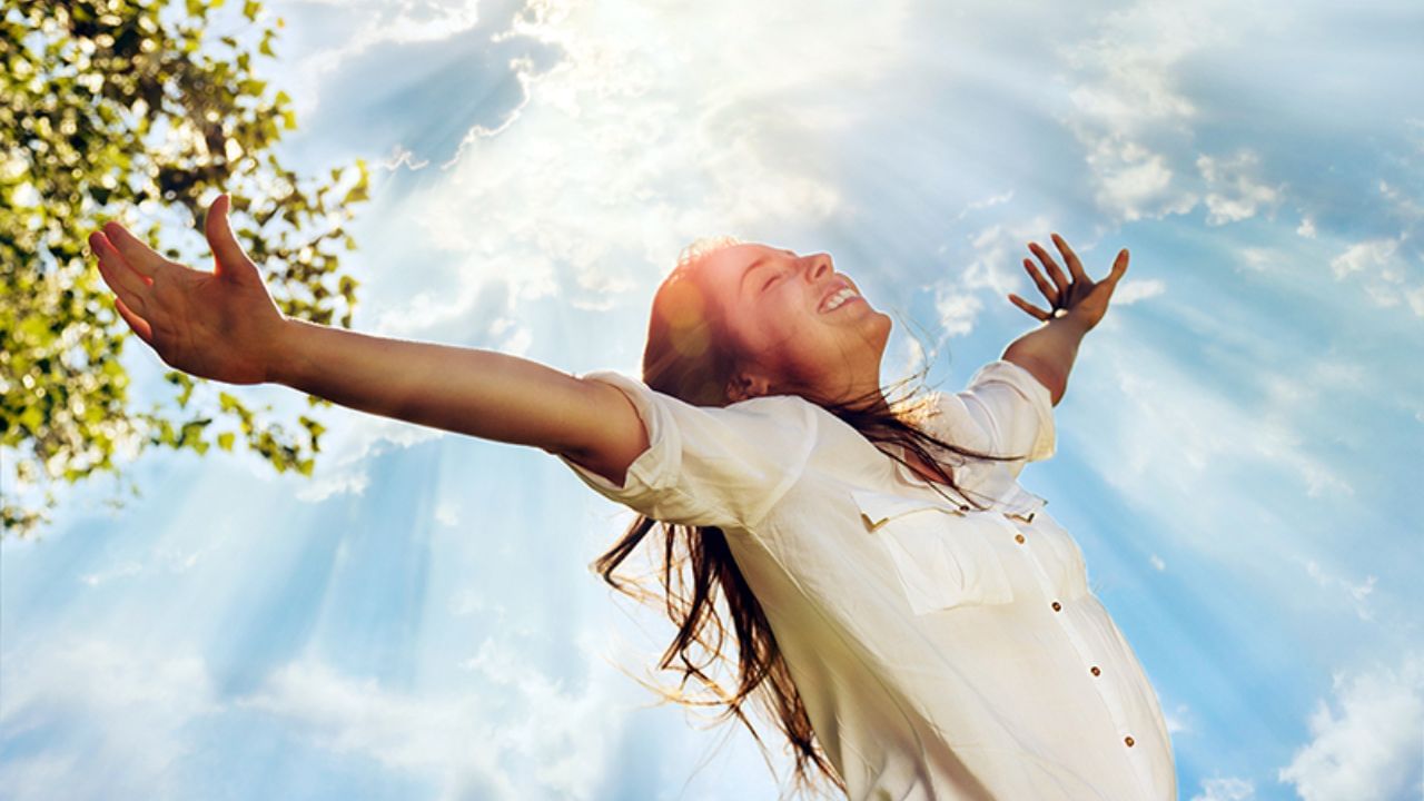 તમને જણાવી દઈએ કે અહેવાલનો આ આંકડો ચોંકાવનારો છે. કારણ કે શહેરોમાં રહેતા 70 ટકા લોકોમાં વિટામિન ડીની ગંભીર ઉણપ જોવા મળી હતી, જ્યારે ગ્રામીણ વિસ્તારોમાં રહેતા માત્ર 30 ટકા લોકોમાં વિટામિન ડીની ઉણપ જોવા મળી હતી. આ સાથે રિપોર્ટમાં એમ પણ કહેવામાં આવ્યું હતું કે સ્ત્રીઓમાં વિટામિન ડીની ઉણપ સૌથી વધુ જોવા મળી હતી.