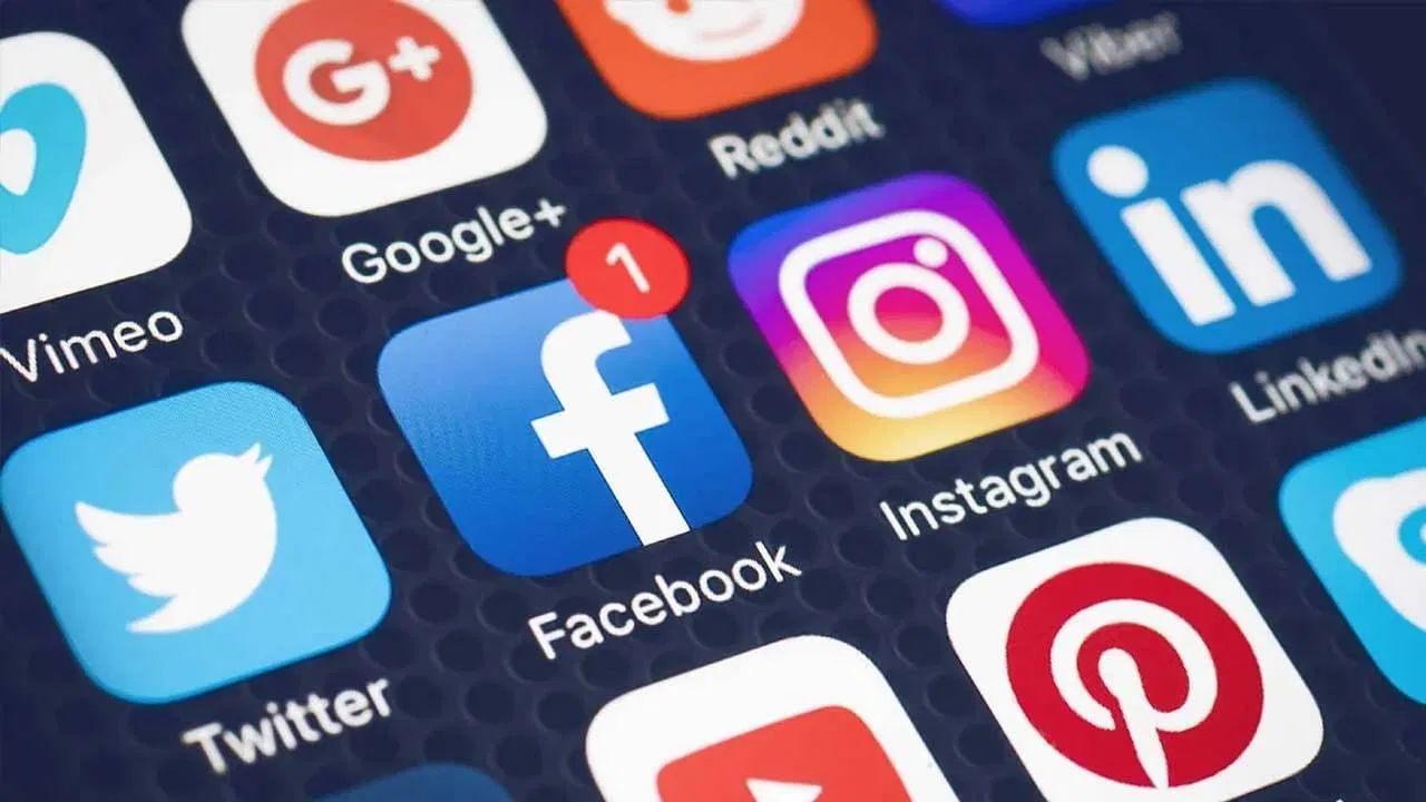 Social Media (3)