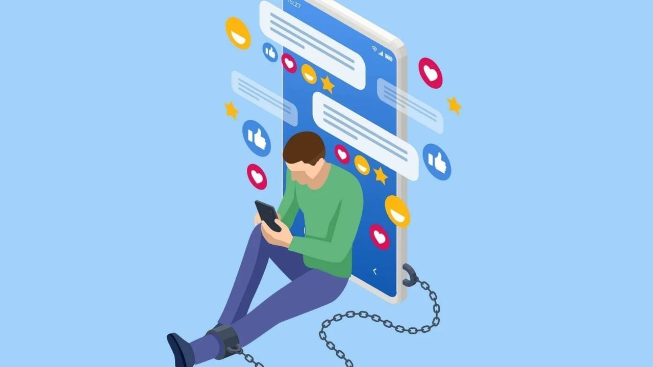 ઊંઘ પર નકારાત્મક અસર: સોશિયલ મીડિયાની પણ ઊંઘ પર સીધી અસર પડે છે. મોડી રાત સુધી સ્ક્રોલ કરવાથી સંપૂર્ણ ઊંઘ આવતી નથી અને મગજ થાકેલું રહે છે. આ થાક બીજા દિવસે એકાગ્રતાનો અભાવ, ચીડિયાપણું અને માનસિક થાકનું કારણ બને છે. સોશિયલ મીડિયાના વધુ પડતા ઉપયોગને કારણે લોકો એકલતાનો પણ શિકાર બની રહ્યા છે. સોશિયલ મીડિયાનો ઉપયોગ કરતા લોકો માને છે કે જે લોકો તેમને ફોલો કરે છે તેઓ તેમની સાથે જોડાયેલા છે, તેમની સંભાળ રાખે છે, પરંતુ વાસ્તવિક જીવનમાં તેઓ ફક્ત એક સંખ્યા છે. વાસ્તવિક સંબંધો અને વાતચીત ક્યાંક પાછળ રહી જાય છે.