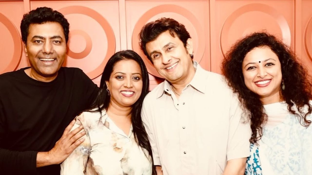 1990માં, તેમણે ફિલ્મ 'જાનમ' માટે પોતાનું પહેલું ગીત રેકોર્ડ કર્યું, પરંતુ આ ફિલ્મ ક્યારેય રિલીઝ થઈ ન હતી. આ પછી, 1992માં, તેમને દૂરદર્શનની સિરિયલ 'તલાશ' ના 'હમ તો છૈલા બન ગયે' ગીતથી પહેલો બ્રેક મળ્યો. 1993માં, સોનુ નિગમે પહેલી વાર કોઈ ફિલ્મમાં ગાયું, તે ફિલ્મ 'આજા મેરી જાન' અને ગીત 'ઓ આસમાન વાલે' હતું. પરંતુ તેમને સાચી ઓળખ 1997માં જે.પી. દત્તાની ફિલ્મ 'બોર્ડર' ના 'સંદેસે આતે હૈં' ગીતથી મળી.