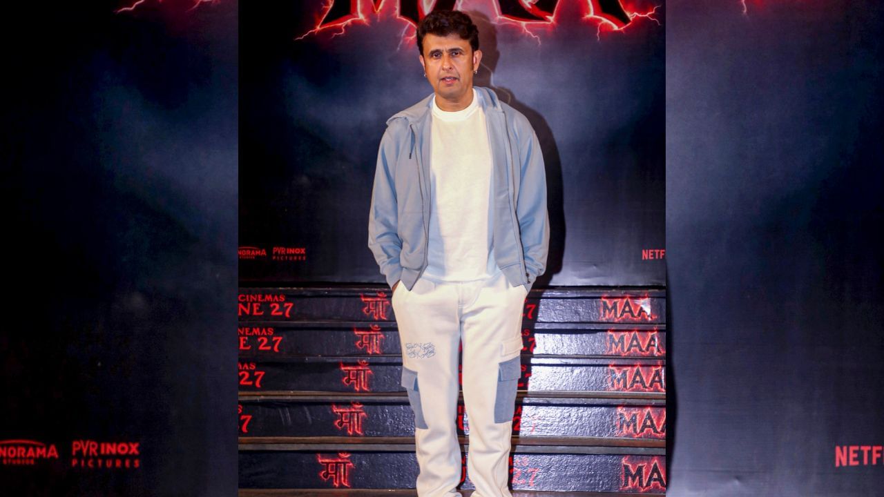 સોનુ નિગમે 15 ફેબ્રુઆરી 2002ના રોજ મધુરિમા મિશ્રા સાથે લગ્ન કર્યા હતા. તેમને એક પુત્ર છે. તેઓ એક કાર્યક્રમ દરમિયાન મળ્યા હતા. પહેલી જ મુલાકાતમાં બંને એકબીજાને પસંદ કરવા લાગ્યા હતા. લગભગ સાત વર્ષ ડેટિંગ કર્યા પછી તેમણે લગ્ન કરી લીધા.