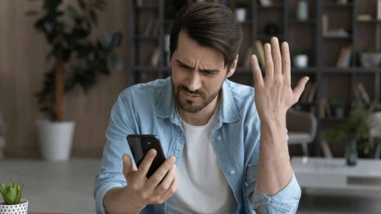 જો તમને પણ દિવસભર બેંક કે લોન સંબંધિત કોલ્સ આવતા રહે છે અને હવે તમે કોઈપણ કિંમતે તેમાંથી છુટકારો મેળવવા માંગો છો, તો એક સરકારી એપ તમને આ બધા સ્પામ કોલ્સથી છુટકારો અપાવી શકે છે. ઘણી વખત એવું પણ બને છે કે આપણે આવા કોલ્સ આવતા નંબર ડિલીટ કરી દઈએ છીએ પણ પછી ફરીથી બીજા નંબરથી કોલ્સ આવવા લાગે છે. 