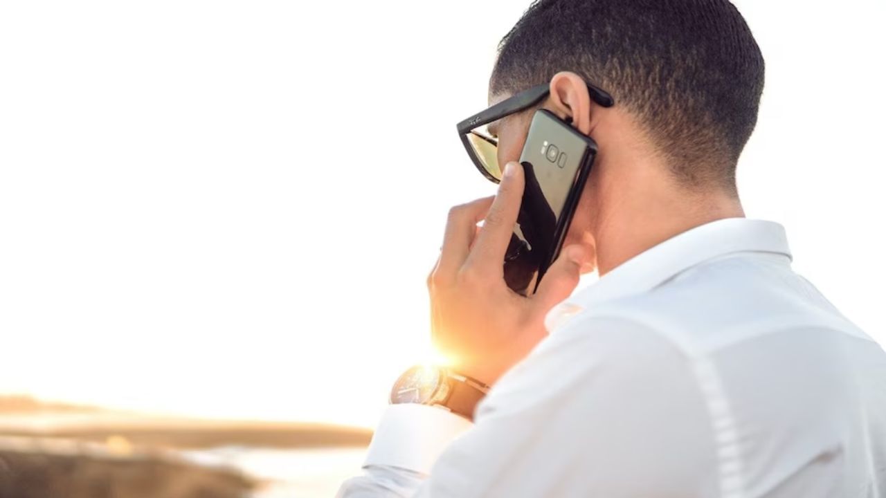 તો તમે પણ આ સમસ્યાથી પરેશાન છો તો આ માટે, તમારે પ્લે સ્ટોર પર જઈને DND TRAI એપ ઇન્સ્ટોલ કરવી પડશે અને થોડા સ્ટેપ્સ ફોલો કર્યા પછી તમારું કામ થઈ જશે. આ પછી, તમને લોન, ક્રેડિટ કાર્ડ કે આવા અન્ય પ્રમોશનલ કોલ્સ એક બે સેટિંગ્સ ચેન્જ કરીને બંધ કરી શકશો. ચાલો આપણે ઝડપથી આખી પ્રક્રિયાને સ્ટેપ બાય સ્ટેપ સમજીએ.