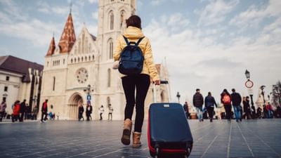 ભારત એક એવો દેશ છે કે, જ્યાંથી મોટી સંખ્યામાં લોકો કામ કરવા માટે વિદેશ જાય છે. વિદેશમાં કામ કરવા પાછળનું સૌથી મોટું કારણ સારો પગાર અને સારી જીવનશૈલી છે. જો કે, છેલ્લા કેટલાક વર્ષોમાં યુરોપિયન દેશોમાં પણ ભારતીયોની સંખ્યા વધી છે.