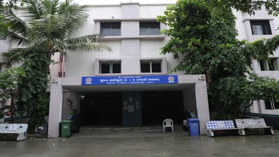 સુરત મહાનગરપાલિકા સંચાલિત ધો.9 થી 12 સુમન માધ્યમિક અને ઉચ્ચત્તર માધ્ય. શાળાઓમાં 3D, AR/VR, AI, રોબોટિક્સ અને ડ્રોન ટેક્નોલોજીનું સ્માર્ટ શિક્ષણ આપવા માટે જાન્યુઆરી-2025 થી પાયલોટ પ્રોજેક્ટ અમલી બનાવી AI, રોબોટીક્સ અને ડ્રોન ટેક્નોલોજીનું સ્માર્ટ શિક્ષણ આપતી દેશની પ્રથમ સુરત મહાનગરપાલિકા બની છે.