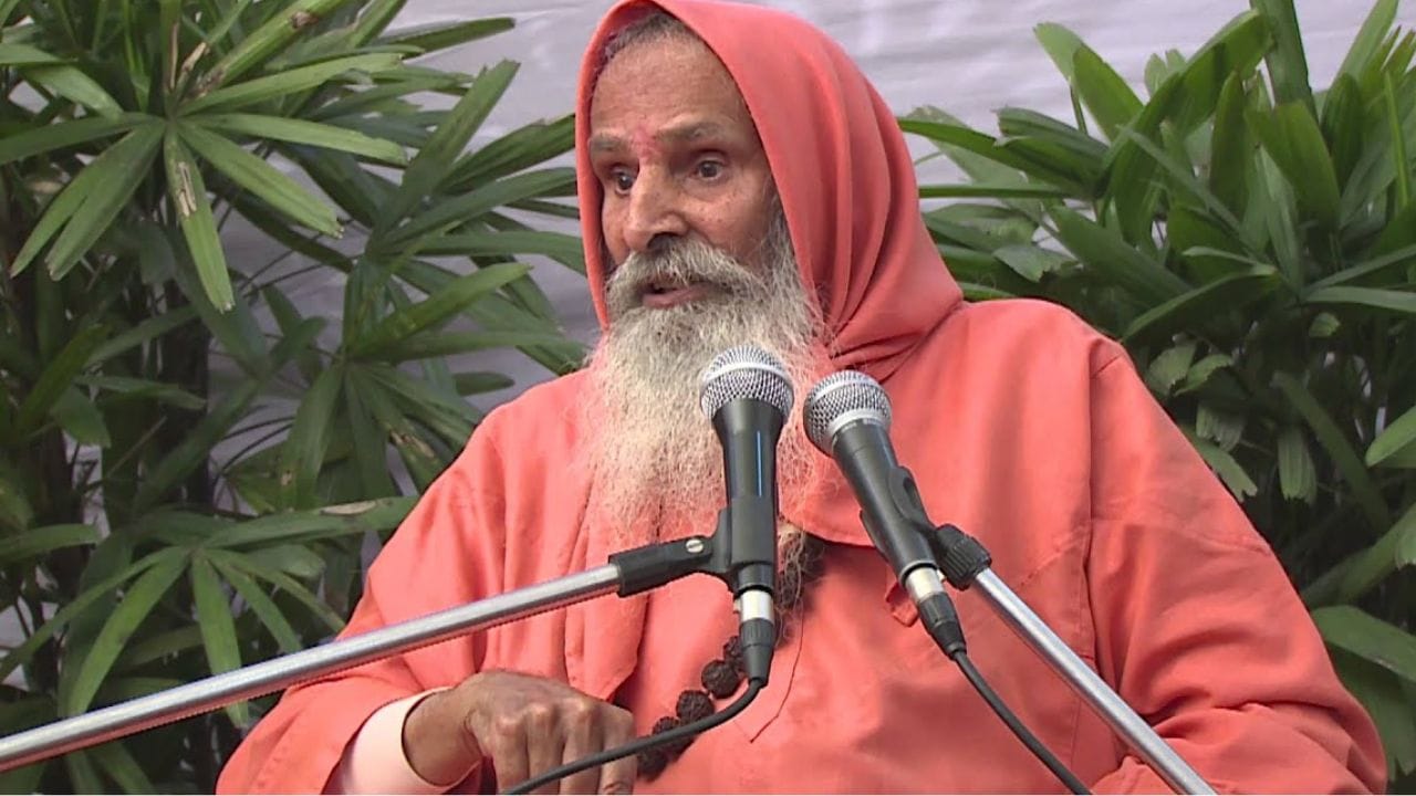 સ્વામી પરમાનંદ: તામિલનાડુમાં તિરુચિરાપલ્લી આશ્રમ ચલાવતા સ્વામી પરમાનંદ પણ જેલમાં છે. તેમના પર 13 મહિલાઓ પર રેપ કરવાનો આરોપ છે.