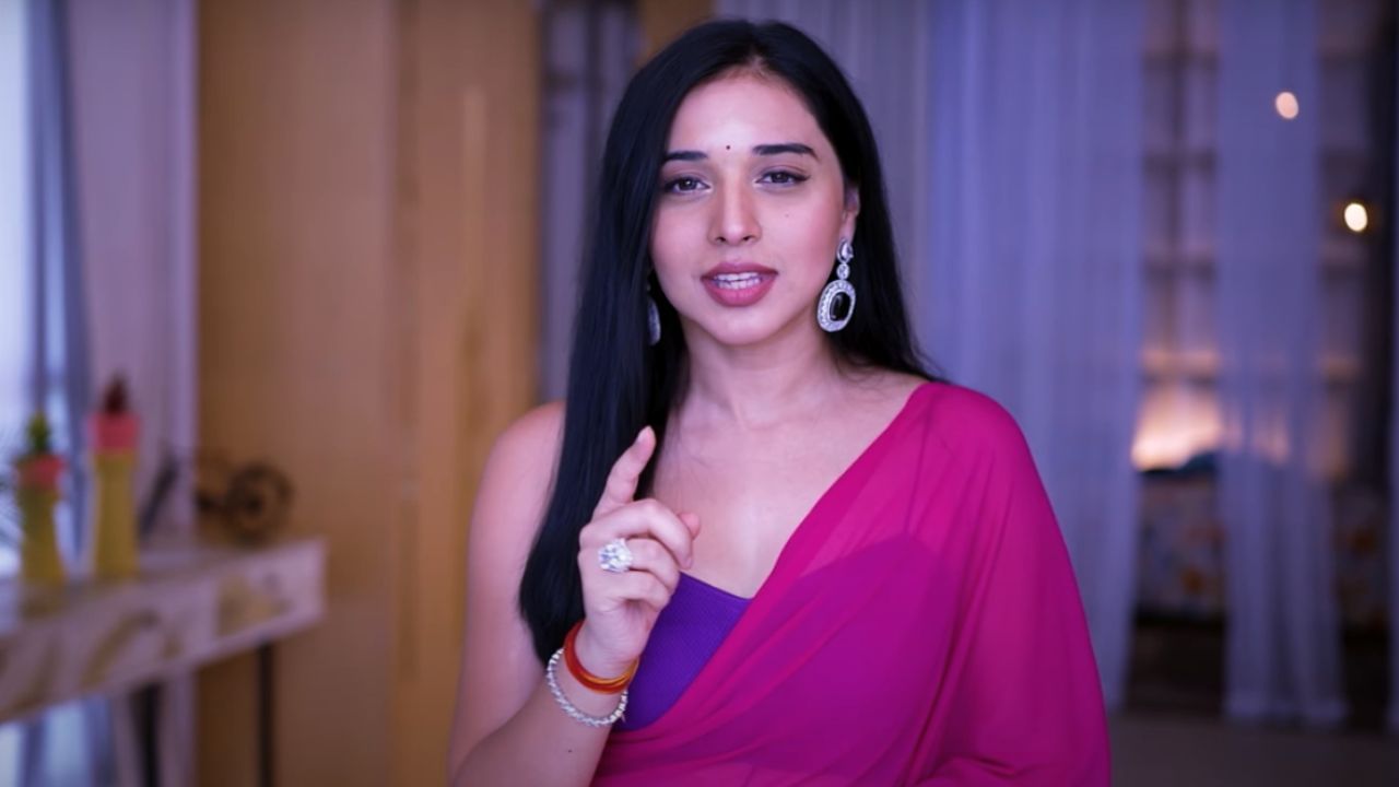 લોકપ્રિયતાની સાથે, તેણી પાસે સંપત્તિની પણ કોઈ કમી નથી. જો અહેવાલો પર વિશ્વાસ કરવામાં આવે તો, તે 2 કરોડ રૂપિયાની સંપત્તિની માલિક છે. (ફોટો ક્રેડિટ - તાન્યા ફેસબુક)