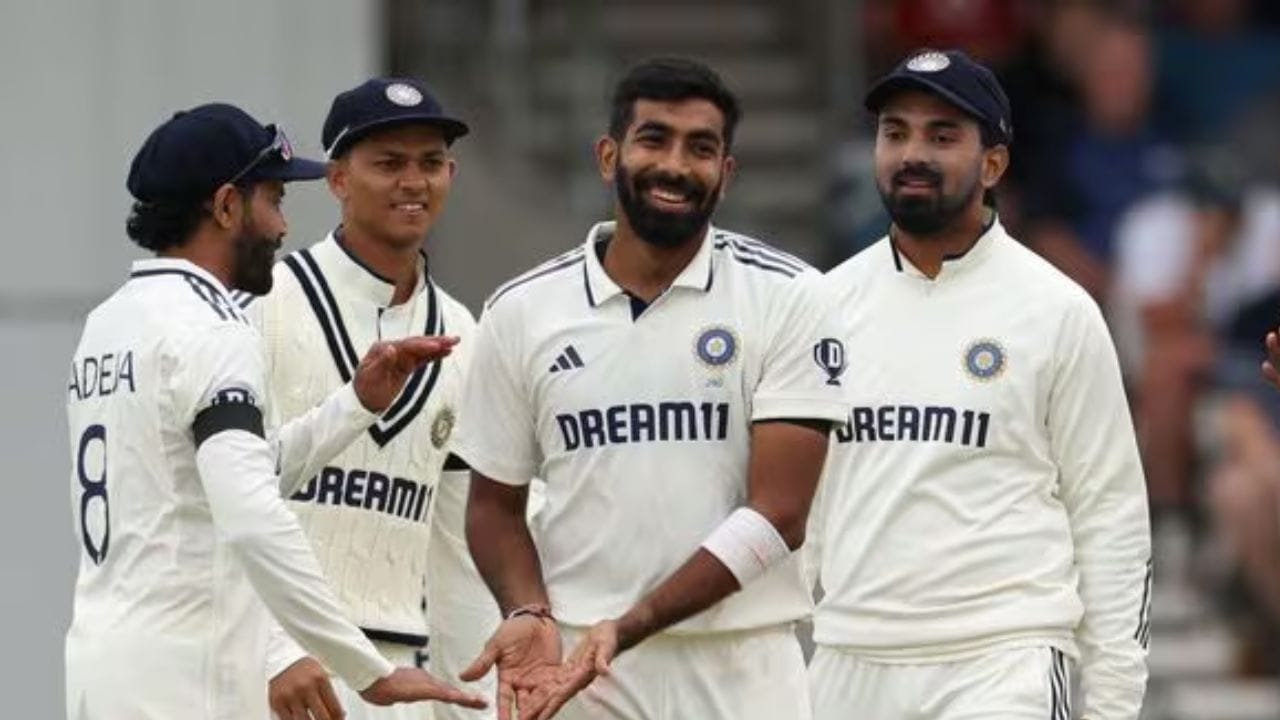 Dream11, જેણે આ વર્ષની શરૂઆતમાં ભારતમાં પોતાનો આધાર પાછો લાવ્યો હતો, તેણે નાણાકીય વર્ષ 24 માં રૂ. 9,600 કરોડની આવક ઉભી કરી હતી, જે મુખ્યત્વે વર્લ્ડ કપમાં ભાગ લેવાથી આવી હતી. 28 કરોડથી વધુ વપરાશકર્તાઓ અને ભારતીય ક્રિકેટ સાથે ઊંડા જોડાણ સાથે, આ પ્રતિબંધ ડ્રીમ સ્પોર્ટ્સના મુખ્ય પ્લેટફોર્મ માટે મોટો ફટકો છે. કંપની હવે ફેનકોડ, ડ્રીમસેટગો અને ડ્રીમ ગેમ સ્ટુડિયો સહિત તેના અન્ય વર્ટિકલ્સ પર ધ્યાન કેન્દ્રિત કરી રહી છે.