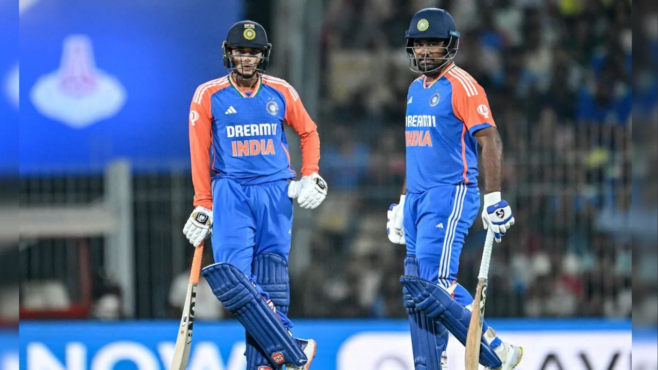 શું ટીમ ટાઇટલ સ્પોન્સર વિના એશિયા કપ રમશે?: ખાસ વાત એ છે કે જો 9 સપ્ટેમ્બરે UAEમાં શરૂ થનારી ટુર્નામેન્ટ પહેલા Dream11 ની જગ્યાએ કોઈ અન્ય સ્પોન્સર ન મળે, તો ભારતીય ક્રિકેટ ટીમ કોઈપણ ટાઇટલ સ્પોન્સર વિના એશિયા કપમાં મેદાનમાં ઉતરી શકે છે. સૂત્રોએ જણાવ્યું હતું કે Dream11 બ્રાન્ડિંગવાળી જર્સી પહેલાથી જ છાપવામાં આવી છે, પરંતુ તેનો ઉપયોગ કરવામાં આવશે નહીં. BCCI જર્સી સ્પોન્સર રાઇટ્સ માટે નવી બોલીઓ લગાવામાં આવી શકે છે. Dream11એ 2023 માં BCCI સાથે રૂ. 358 કરોડની ડીલ કરી હતી.