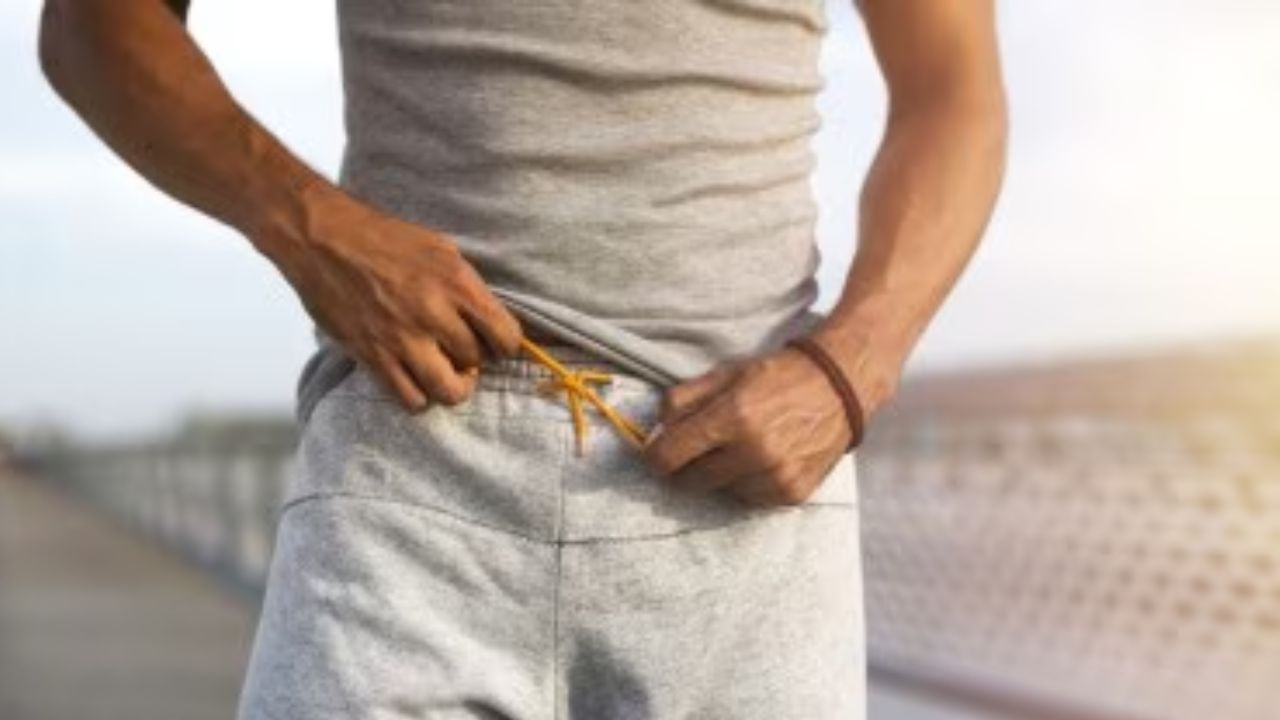 હેલ્ધી ફર્ટિલિટી વધારવાના ઉપાયો: પેન્ટના ખિસ્સામાં ફોન ન રાખો. તમારા પ્રાઈવેટ પાર્ટને યોગ્ય રીતે સાફ કરો. તમારા જીવનમાં કસરતનો સમાવેશ કરવાનું ભૂલશો નહીં.
જો તમે ડ્રગ્સના વ્યસની છો, તો તેને તરત જ છોડી દો. દારૂનું દૈનિક સેવન ટેસ્ટોસ્ટેરોનનું સ્તર ઘટાડે છે. શ્વાસ લેવા યોગ્ય ફેબ્રિકમાંથી બનેલા અન્ડરગાર્મેન્ટ્સ અથવા બોટમ્સ પહેરો. ઈંડા, બેરી, અખરોટ જેવો સંતુલિત આહાર લો, તાજા ફળો અને શાકભાજી ખાઓ.