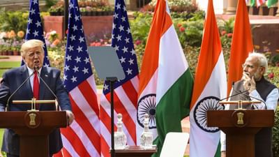 ડોનાલ્ડ ટ્રમ્પે 6 ઓગસ્ટ, 2025 ના રોજ ભારતીય માલ પર કુલ 50% ટેરિફની જાહેરાત કરી હતી. આ ટેરિફ ભારત દ્વારા રશિયા પાસેથી તેલ અને લશ્કરી સાધનોની ખરીદી પર લાદવામાં આવ્યો છે, જેને અમેરિકા 'રશિયા-યુક્રેન યુદ્ધ'માં પરોક્ષ સમર્થન માને છે.