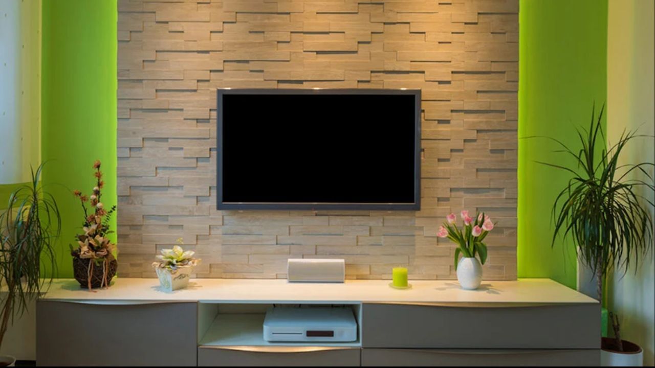 શોર્ટ સર્કિટ: જો ટીવી ભીની દિવાલ પર લગાવવામાં આવે છે, તો તેમાં પાણી પ્રવેશી શકે છે, જેના કારણે મોટો શોર્ટ સર્કિટ પણ થઈ શકે છે અને તમારું ખરાબ થઈ શકે છે. ભીનાશને કારણે થતી આ સૌથી સામાન્ય સમસ્યાઓમાંની એક છે, જેને ઘણા લોકો અવગણે છે.