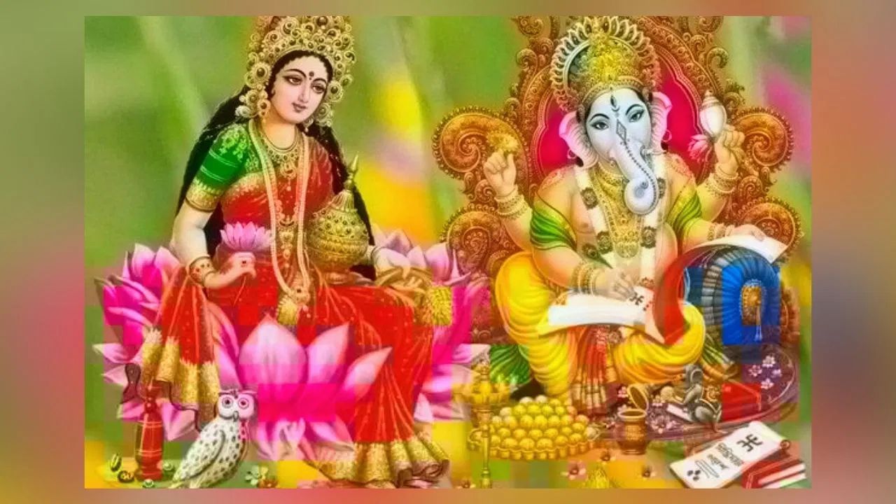 ગણેશજી-લક્ષ્મી મૈયાનો નાનો ફોટો : વાસ્તુશાસ્ત્ર અનુસાર, પર્સમાં ગણેશજી-લક્ષ્મી મૈયાની તસવીર કે કોઈ સિક્કો રાખવાથી સકારાત્મક ઉર્જા જળવાઈ રહે છે અને ખર્ચ ઓછો રહે છે. આ સિવાય આવક પણ વધે છે.