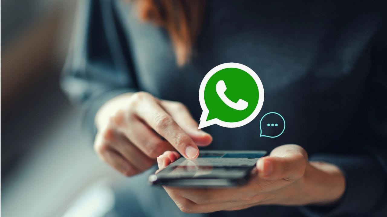 WhatsApp Screen Mirroringની મદદથી, બીજી વ્યક્તિ તમારા મોબાઇલ પર હાજર બધી સામગ્રી જોઈ શકે છે. આમાં બેંક લોગિન અને OTP વગેરેનો સમાવેશ થઈ શકે છે. સાયબર ગુનેગારો આ સુવિધાનો લાભ લઈને તમારા બેંક એકાઉન્ટને ખાલી કરી શકે છે. ઘણા લોકો આ છેતરપિંડીનો ભોગ બન્યા છે કારણ કે તેમાંના મોટાભાગના લોકો તેનાથી વાકેફ નથી. જો તમે આ જાળમાં ફસાઈ જાઓ છો, તો તમારું બેંક ખાતું ખાલી થઈ શકે છે, તમારી વ્યક્તિગત માહિતી ચોરી થઈ શકે છે.