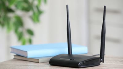 તમારામાંથી ઘણા લોકોના ઘરે વાઇફાઇ હશે. ઘણા લોકોના ઘરમાં 24 કલાક વાઇફાઇ ચાલુ હોય છે. આ તમારા સ્વાસ્થ્યને અસર કરી શકે છે. જો વાઇફાઇ ચાલુ હોય, તો તમે રાત્રે સારી રીતે સૂઈ શકશો નહીં, અને સવારે ઉઠીને તમને થાક લાગશે. કારણ કે વાઇફાઇ સિગ્નલ તમારી ઊંઘ માટે હાનિકારક હોઈ શકે છે. 