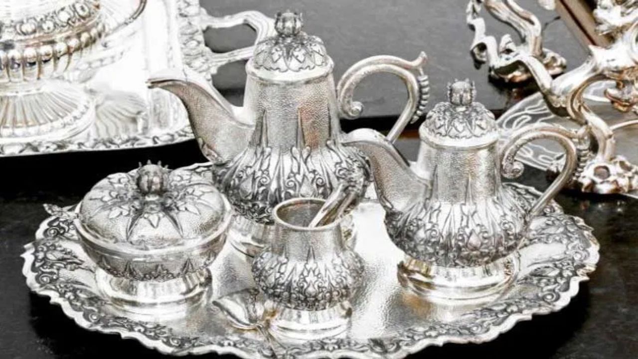 ઉદાહરણ તરીકે, 999 ફાઇનનેસમાં 99.9% શુદ્ધ ચાંદી હોય છે, 958 ફાઇનનેસમાં 95.8% શુદ્ધ ચાંદી હોય છે અને 925 ફાઇનનેસમાં 92.5% શુદ્ધ ચાંદી હોય છે. જણાવી દઈએ કે, આને 'સ્ટર્લિંગ' ચાંદી પણ કહેવાય છે.