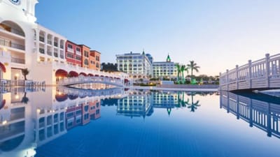 હોટલોને સામાન્ય રીતે તેમના રૂમના કદ, રૂમમાં આપવામાં આવતી સુવિધાઓ અને અન્ય સુવિધાઓના આધારે રેટિંગ આપવામાં આવે છે. આમાં રેસ્ટોરન્ટ, મનોરંજન, સ્વિમિંગ પૂલ, સ્પા, જીમ, બાર, વિસ્તાર અને ફિટનેસ સેન્ટર, સ્યુટ જેવા રૂમનું કદ, કોન્ફરન્સ સુવિધાઓ, શોપિંગ અને રમતગમતની સુવિધાઓનો સમાવેશ થાય છે.