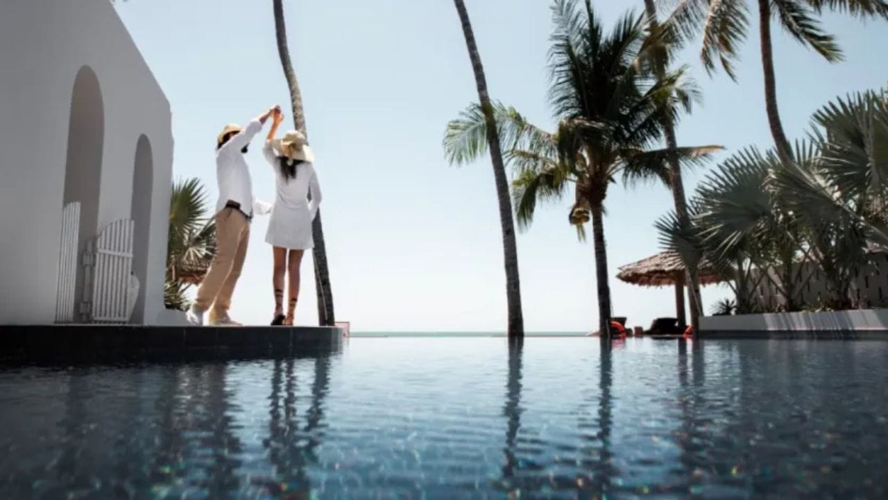 5 સ્ટાર હોટલોમાં ઉત્તમ સજાવટ, જીમ, સ્પા, સ્વિમિંગ પૂલ, બગીચો, શોપિંગ કોમ્પ્લેક્સ, લિમોઝીન સેવા, કૂતરાઓને ચાલવા માટેનો વિસ્તાર, આરોગ્ય સેવા છે. ગાદલા પસંદ કરવાનો પણ વિકલ્પ છે. સારી ગુણવત્તાવાળી કટલરી, બાથરૂમ સેવા અને તાજા ફૂલોનો ઉપયોગ શણગાર માટે થાય છે.