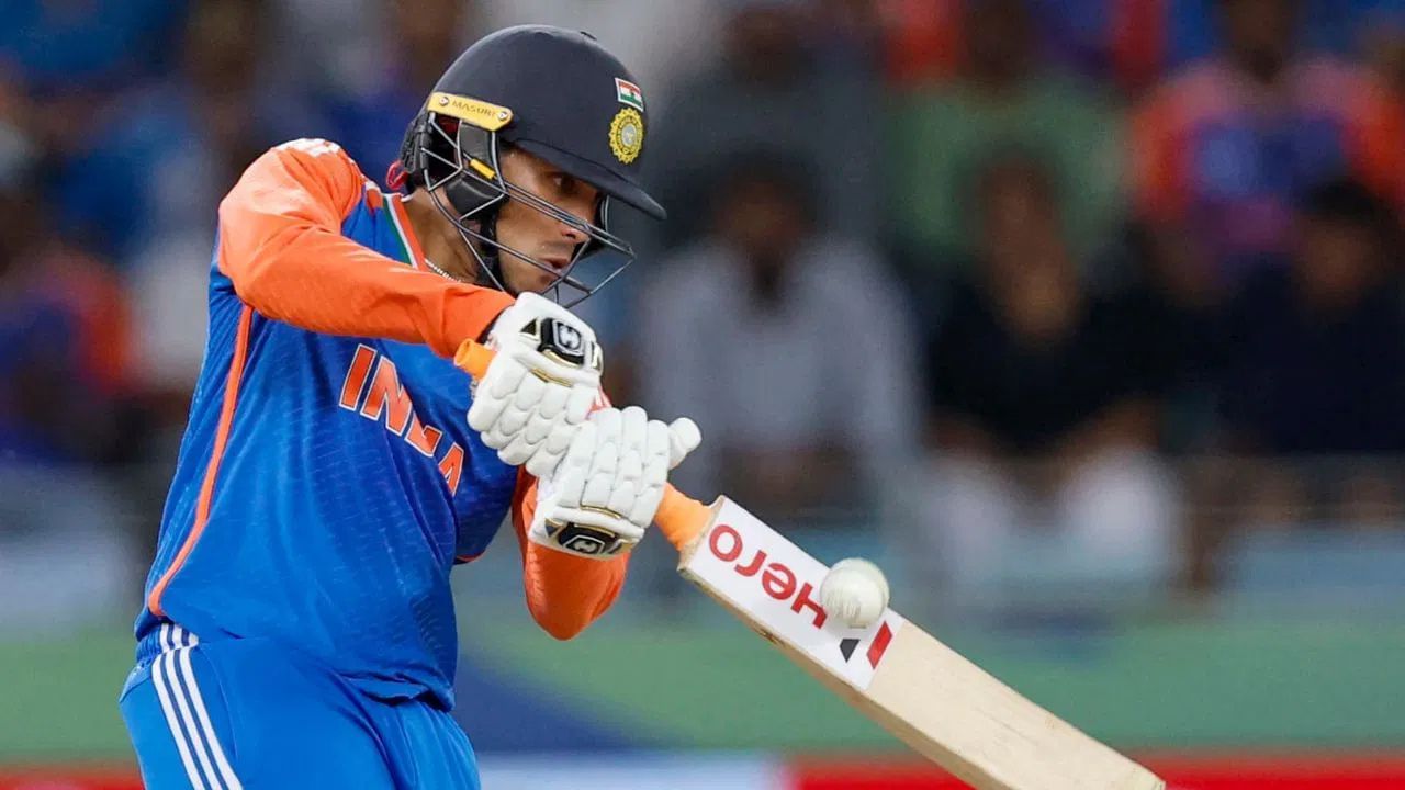 અભિષેક તેની બેટિંગ પ્રત્યે ખૂબ જ ગંભીર છે. તે નેટમાં કલાકો સુધી પ્રેક્ટિસ કરે છે. તેનો લિસ્ટ A રેકોર્ડ પણ જોરદાર છે. તેણે 61 મેચોમાં 35.33ની સરેરાશ અને 99.21ના ​​સ્ટ્રાઈક રેટથી 2014 રન બનાવ્યા છે. તેણે 38 વિકેટ પણ લીધી છે.