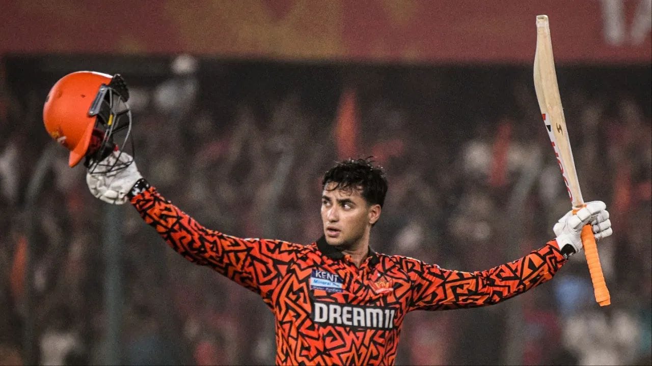 અભિષેક શર્મા IPLમાં સૌથી મોટો વ્યક્તિગત સ્કોર કરનાર ભારતીય ખેલાડી છે. સાથે જ તે T20 ઈન્ટરનેશનલમાં પણ ભારત માટે સૌથી મોટો વ્યક્તિગત સ્કોર પણ કરનાર ખેલાડી છે.  (All Photo Credit : PTI / GETTY / INSTAGRAM)