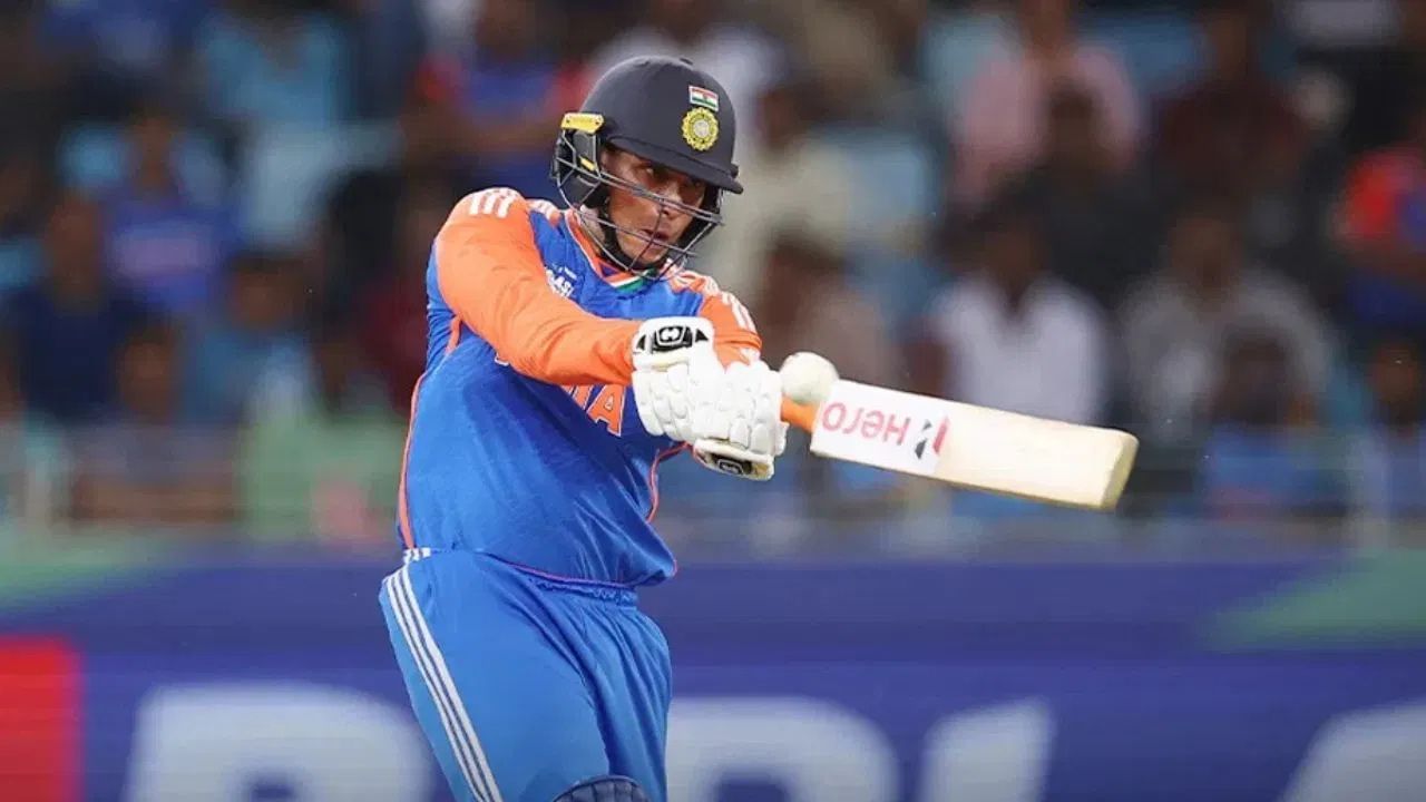 ભારત માટે 21 T20I રમનાર અભિષેક શર્માએ તેના પ્રદર્શનથી ખૂબ પ્રભાવિત કર્યા છે. આના કારણે ટીમ મેનેજમેન્ટ તેને ODI ટીમમાં સ્થાન આપવાનો વિચાર કરી શકે છે. 