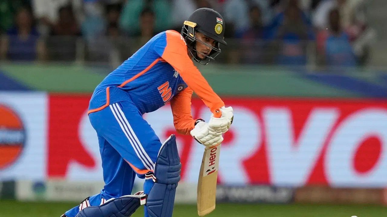 અભિષેક શર્મા પાસે ઓમાન સામેની મેચમાં વર્લ્ડ રેકોર્ડ તોડવાની તક છે. અભિષેકે T20માં 18 ઈનિંગ્સમાં 46 સિક્સ ફટકારી છે. જો તે તેની આગામી ઈનિંગમાં ચાર સિક્સ ફટકારે છે, તો તે સૌથી ઓછી ઈનિંગ્સમાં 50 સિક્સર ફટકારનાર બેટ્સમેન બની જશે. 