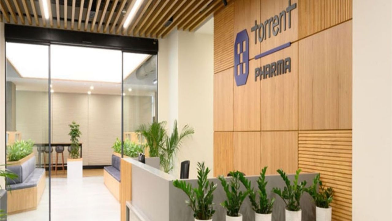 અમદાવાદની બીજી એક મોટી અને પ્રતિષ્ઠિત કંપની, ટોરેન્ટ ફાર્માસ્યુટિકલ્સ, ફાર્માસ્યુટિકલ ઉત્પાદન અને સંશોધનમાં એક મુખ્ય ખેલાડી છે. સ્થાનિક અને આંતરરાષ્ટ્રીય બજારોમાં તેની મજબૂત હાજરી છે. તેનું બજાર મૂડીકરણ હાલમાં આશરે ₹1.21 ટ્રિલિયન છે, જે તેને ફાર્માસ્યુટિકલ ઉદ્યોગમાં અગ્રણી બનાવે છે.