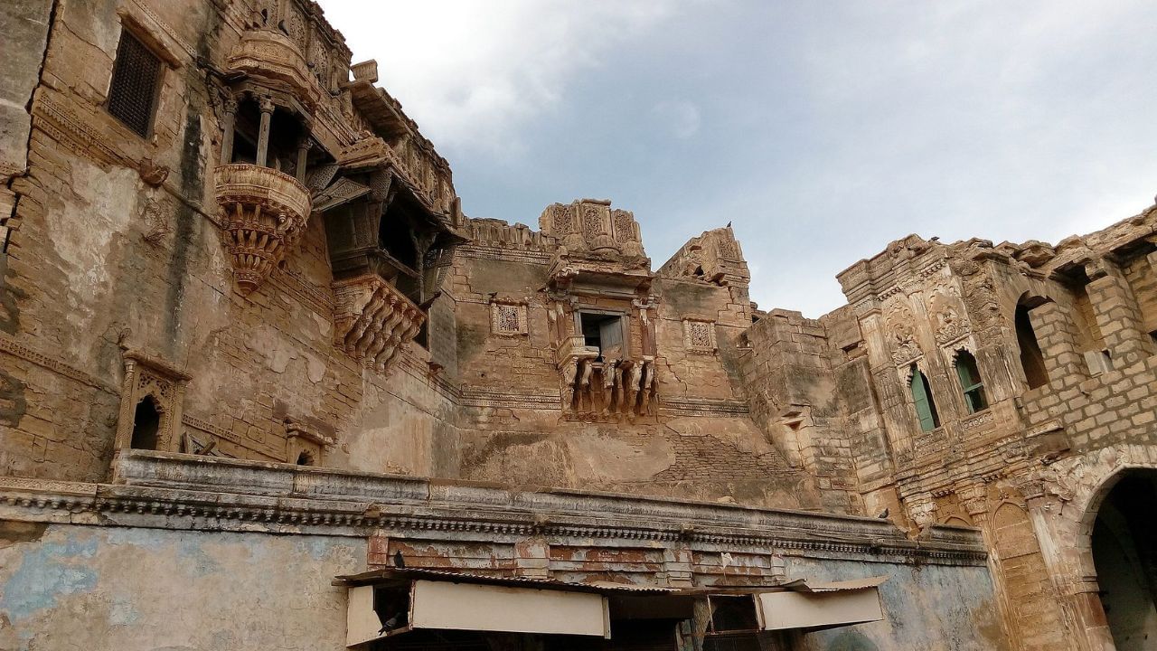 History of city name What is the history behind the name of Aina Mahal? Know the whole story